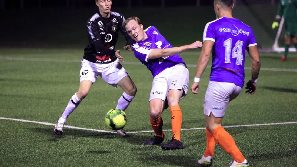 Smedby ställs mot Torstorp.