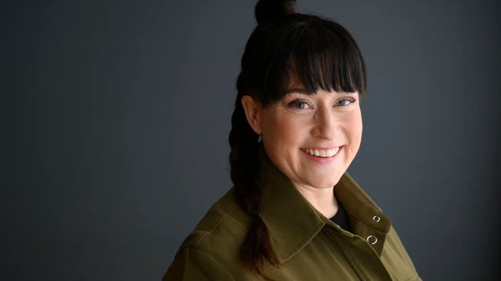 Petra Malm växte upp i Lombolos villakvarter och har arbetat som elitsoldat i 17 år. Nu är hon klar som ny programledare för "Robinson". 