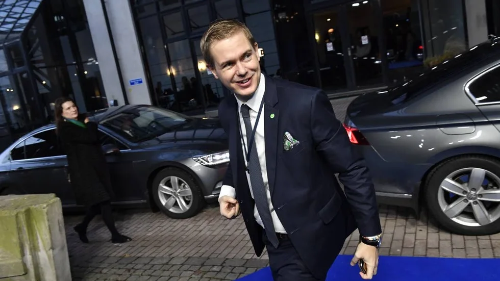 Kravlöst system. Gustav Fridolin har sin världsbild i ryggmärgen. Han ifrågasätter därför inte om det är sant det som han säger.
