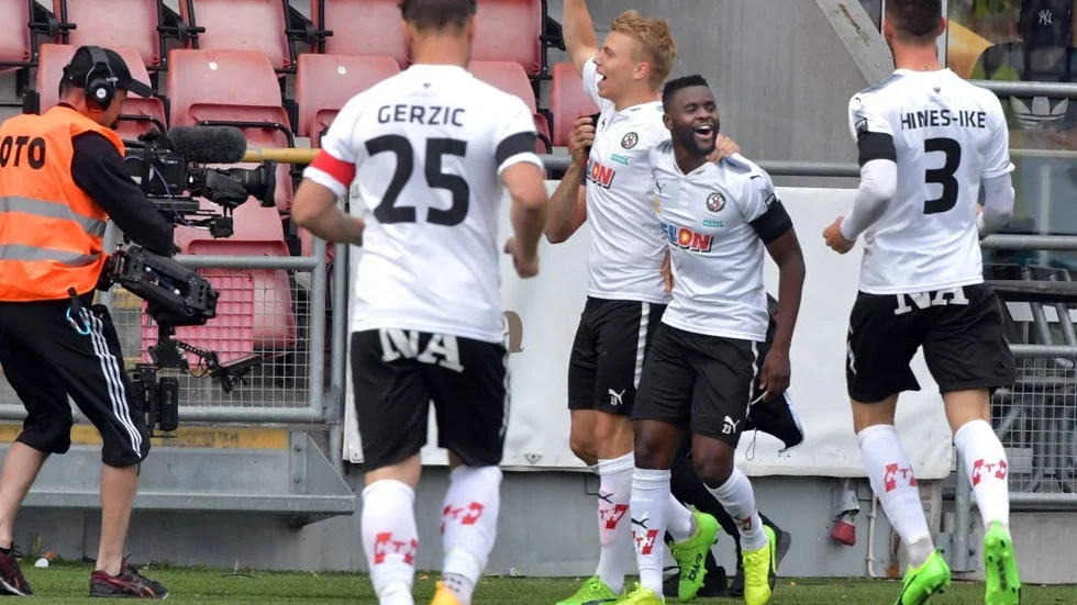 Maics målshow. Norrköpingskillen och före detta IFK-spelaren Maic Sema satte två mål i 4-2-segern mot IFK. Ett magplask av Peking.