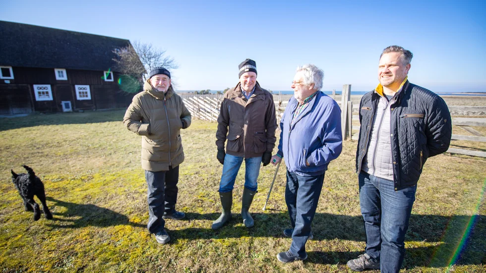 Karsten Inde, Henrik Dagel Wulfcrona, Anders Mattsson och Johan Wibäck bor alla nära, men mindre än 1 000 meter, från de planerade vindkraftverken. De kritiska till att miljön och vyerna i Hablingbo förstörs av vindkraftverken, men också för att Vindshejkerna inte sökt någon dialog i sina planer.