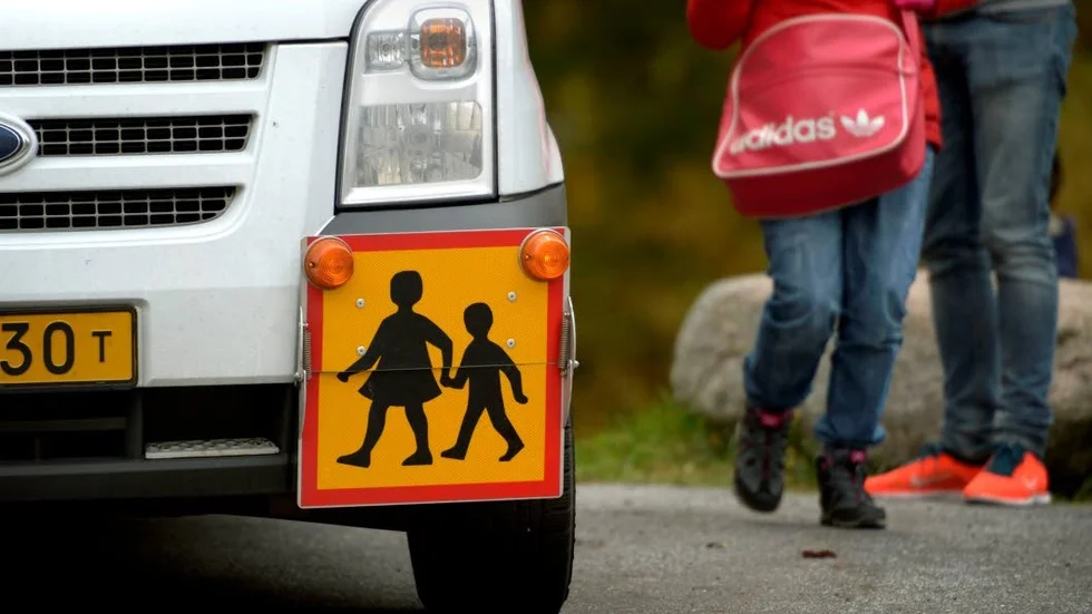 Skolskjuts. Tim kunde ha dött till följd av nötter i skolskjutsen.