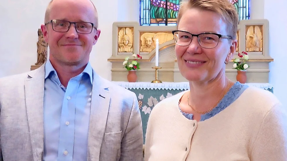 I hemtrakterna. Mats och Inga Stenlund bjöd på musik i sommarkväll i Lövångers kyrka.