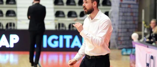 Mästarna spelade ut – då sågade coachen egna laget: "Saknar karaktär"
