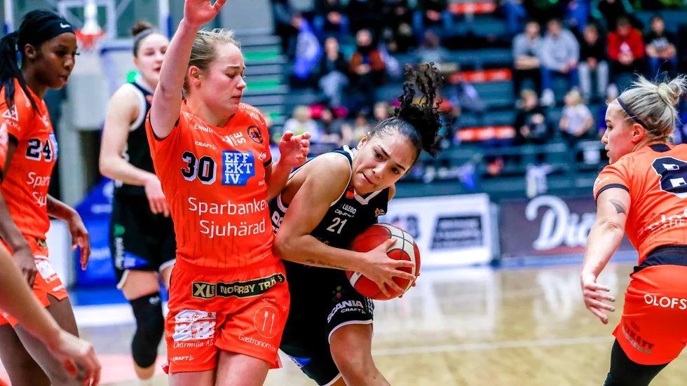Brooke McCarty-Williams snittade 26.9 minuter per match med ett snitt på 21,3 poäng, 3,6 assist assists och 3 steals.