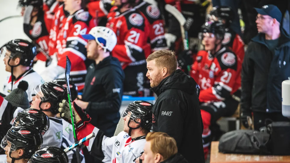 Michael Lindgren ser fram emot derbymötena mot Piteå Hockey. 