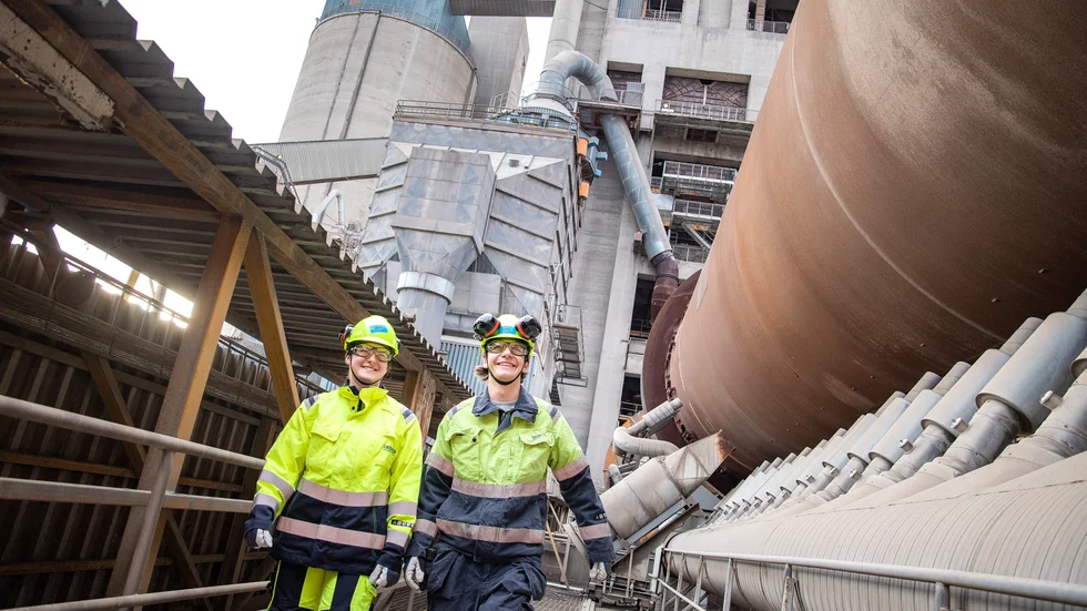 Teknikcollege på Cementa på bilden syns eleverna Signe Hoas och Folke Svangren