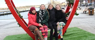 Kommunen ställer ut kärleksbänk på torget • "Ska sprida värme och glädje till invånarna"
