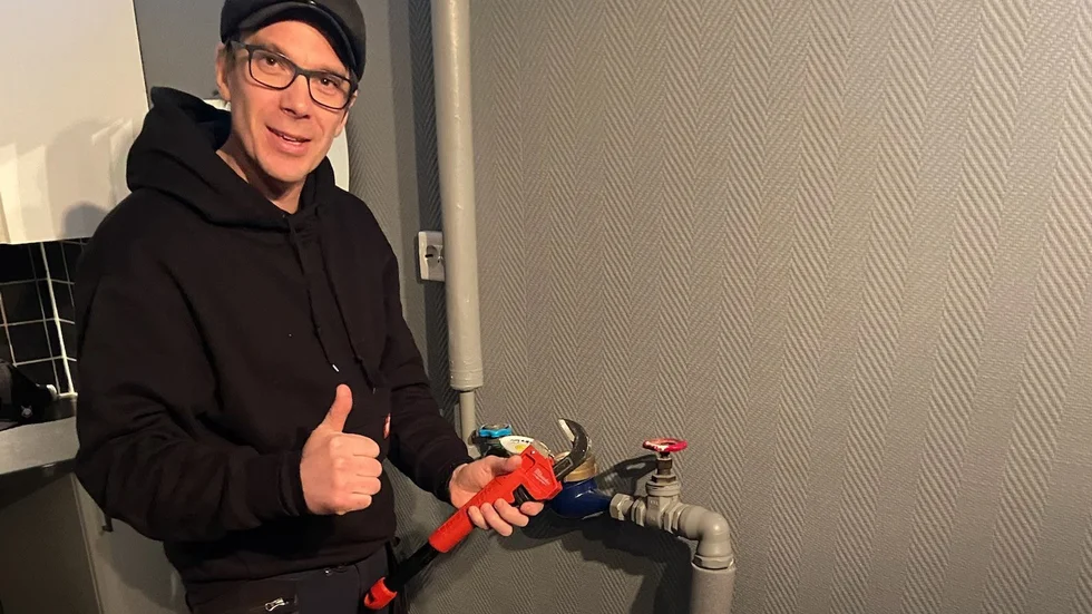 "Jag är 45 år och har tre grabbar som börjat bli lite större tonåringar som klarar sig själva och då kände jag att jag ville prova det här med att starta en egen firma", säger Johan Zeilon om nystartade bolaget Johan Rörmokare.