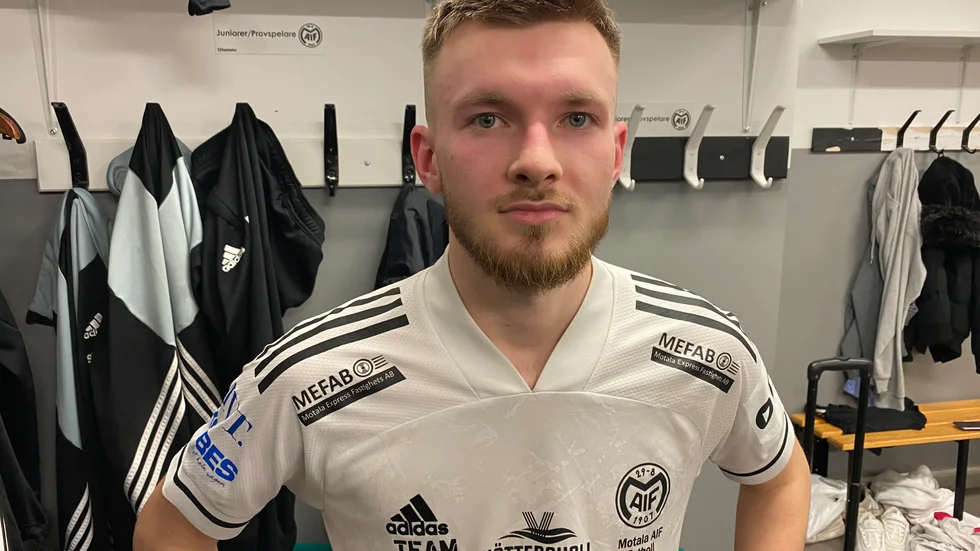 Theo Forsman är tillbaka i Motala AIF efter två år i Linköping City. 19-åringen har skrivit på ett ettårskontrakt. "Attityden i laget är helt annorlunda nu", säger han inför norrettan.