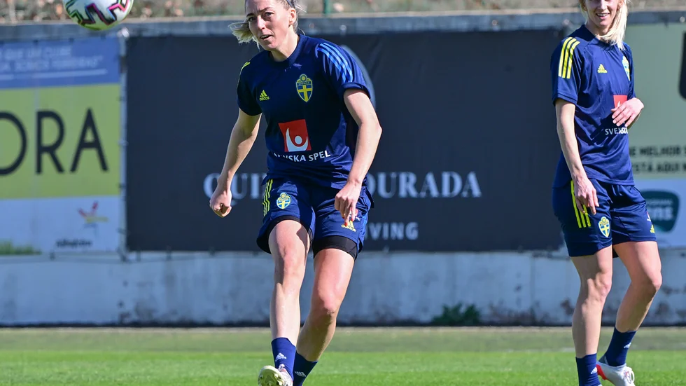 Linda Sembrants högerknä är tillbaka i gott slag. Juventusbacken är under Algarve Cup med och tränar med fotbollslandslaget för första gången på nästan ett år.