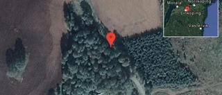 En personbil i olycka