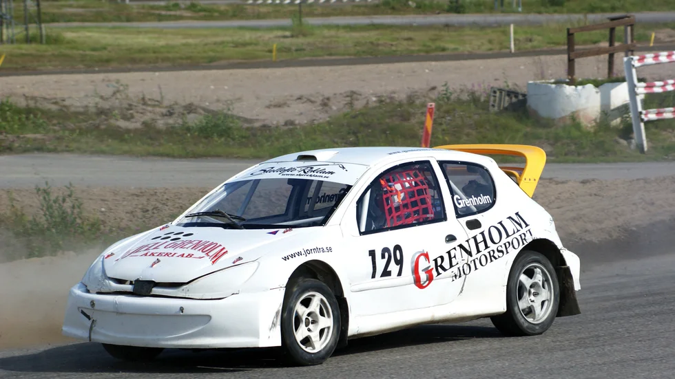 Bevakade placeringen. Trots en del motorbekymmer lyckades Jon-Erik Grenholm behålla sin tredjeplacering i totalen av Norrlandsveckan. Foto: Kent Vikström.