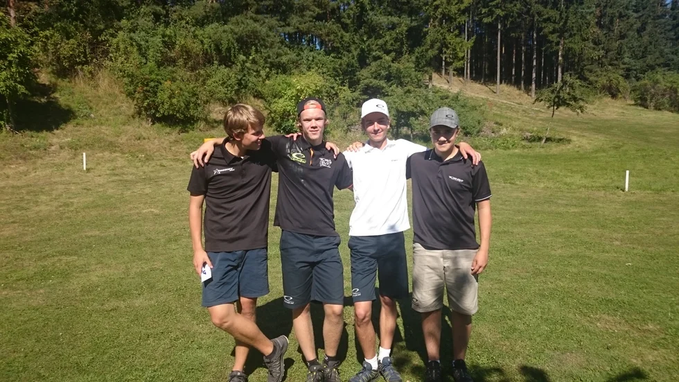 Toppkvartetten i JSM. Från vänster: Tvåan David Swärd, Västervik, vinnaren Albin Lindberg, Skellefteå, Trean Anton Kappling, Linköping, och fyran Filip Stenmark, Skellefteå. Foto: Privat.