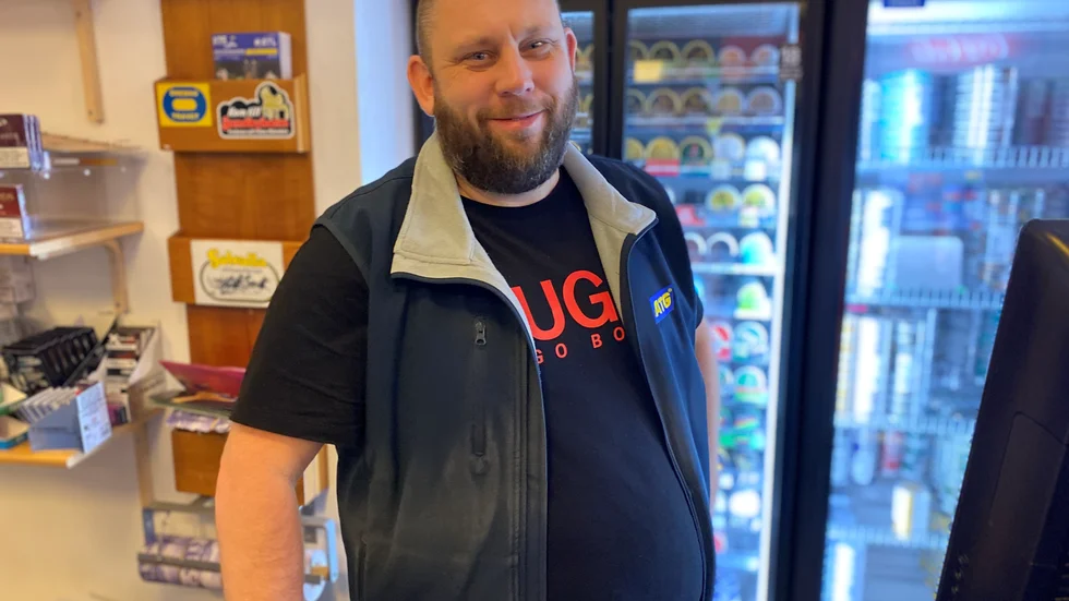 Martin Halvarsson, bor i Katrineholm och jobbar hos Jürss tobak. Där säljer man presentkort till Ticnet, men han har ännu inte märkt någon ökad efterfrågan. "Jag tror faktiskt inte det ökar nu heller, det är så pytteliten handel med det." 
Han har ett eget drömevenemang:

"Jag skulle ha velat se Crosby, Stills, Nash & Young på Woodstockfestivalen 1969."