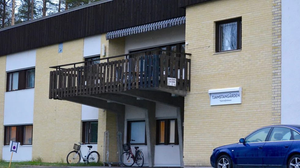 Det särskilda boendet Tjamstangården ligger i anslutning till sjukstugan och inrymmer en hel del samarbete mellan kommunen och Region Västerbotten, tidigare landstinget.