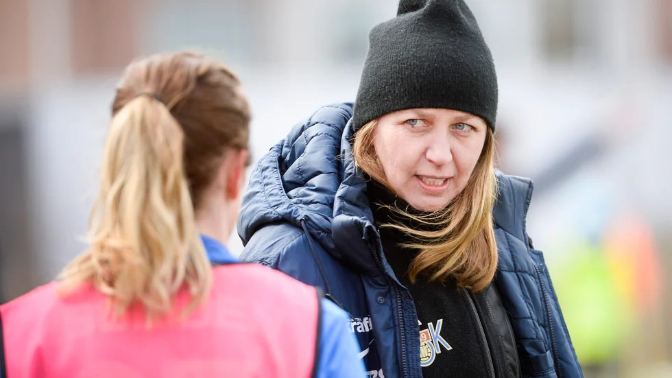 Jenny Svanbergs Sunnanå var nära en bortaseger mot Infjärden. Men laget föll efter ett sent mål på tilläggstid. 
