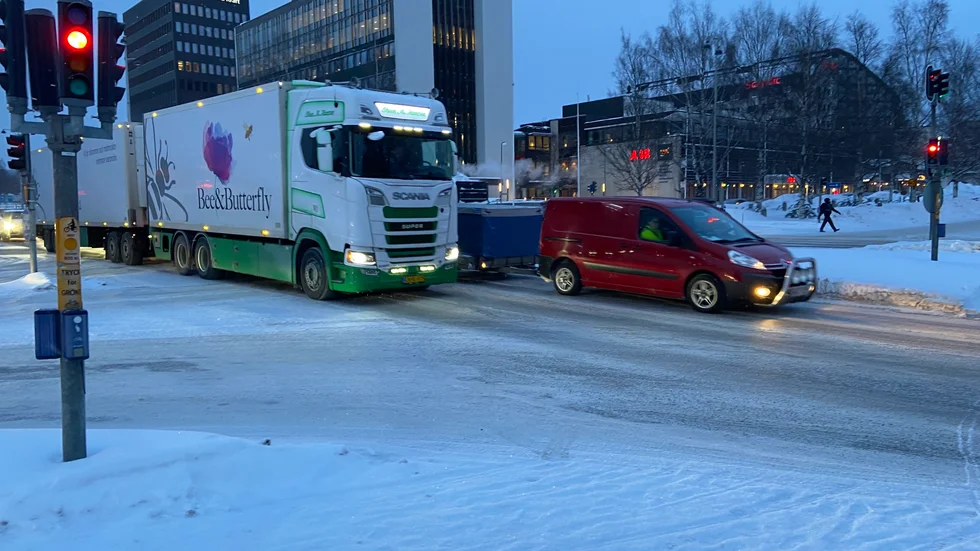 Långa köer på E 4.