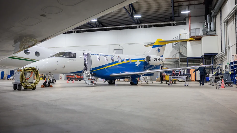 Svenskt ambulansflyg, KSA, gjorde ett minusresultat på 4,4 miljoner kronor förra året. Nu kan regionerna faktureras i förskott för flygtimmar som de ännu inte nyttjat.