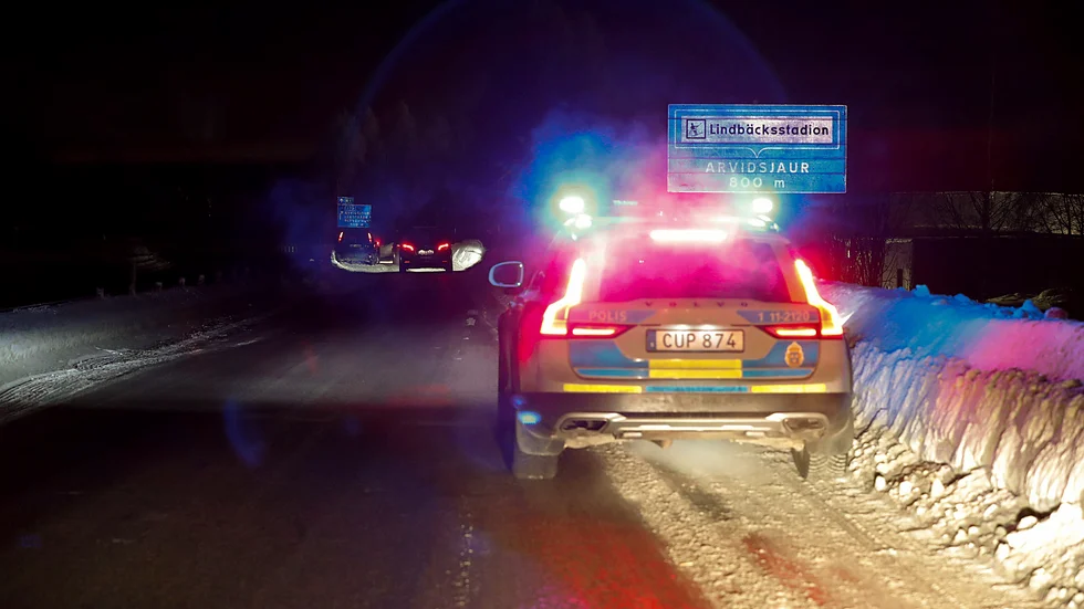 Två bilister krockade på Bergviksbron i Piteå och det södergående körfältet stängdes av under räddningsarbetet. 