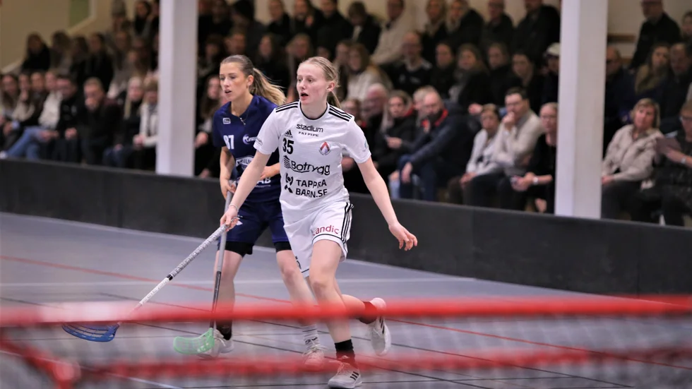 Rebecka Åblad, tidigare i Libk, har stått för en riktigt stark säsong i den norska högstaligan. "Här är det inte lika vanligt att spela innebandy. I Sverige har alla spelat, med kompisar eller så. I Norge är det en del som knappt vet vad innebandy är för något", säger hon.