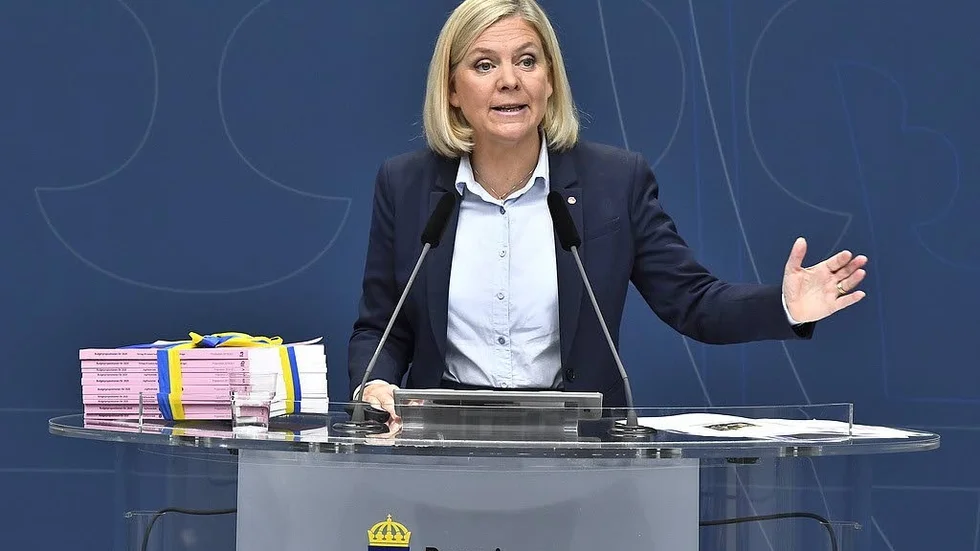 


Finansminister Magdalena Andersson får gå lite hit och dit i det nya blockets första budget. Inget konstigt med det. Nästa gång är det Lööfs tur. 



