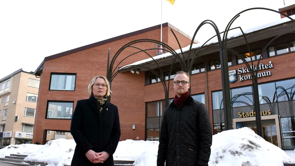 Kommunalrådet Evelina Fahlesson (S) och oppositionsrådet Andreas Löwenhöök (M).