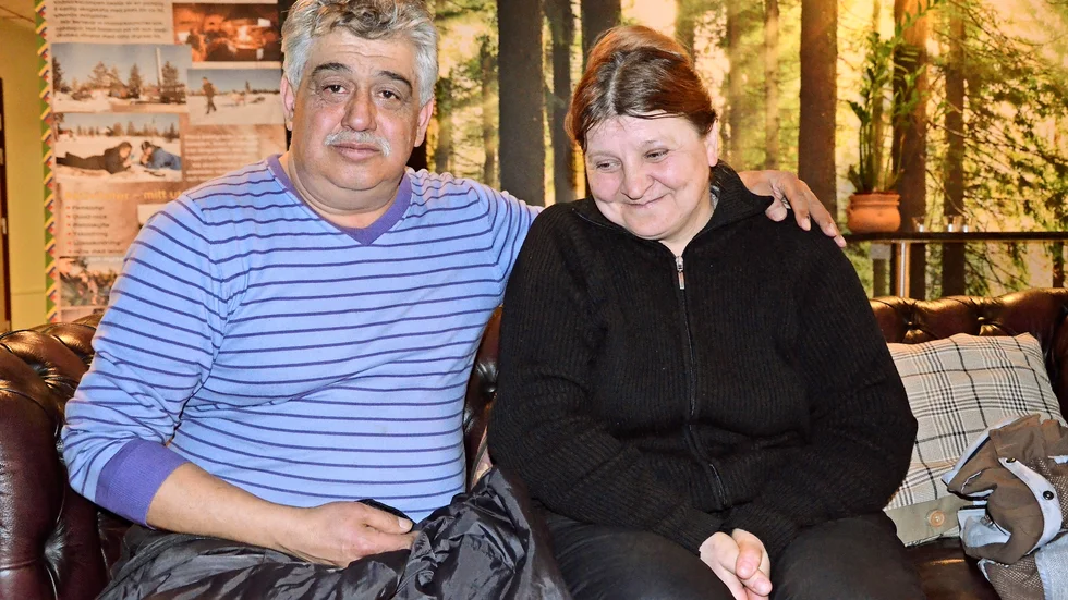 Jovanni och Sofia vill stanna. De vill ha ett vanligt jobb, vad som helst, och slippa tigga. Foto: Britta Stenberg.