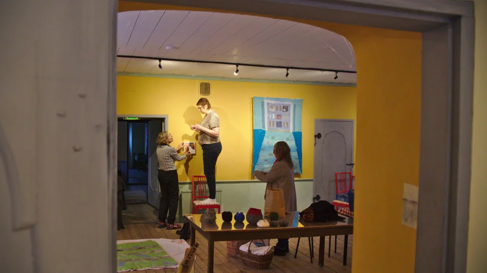 Förberedelserna är i full gång vid Langska huset inför julutställningen.