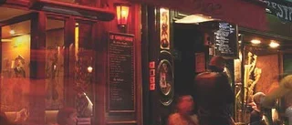 ”Från ett cafébord i Paris” behandlar det viktiga ämnet vänskap