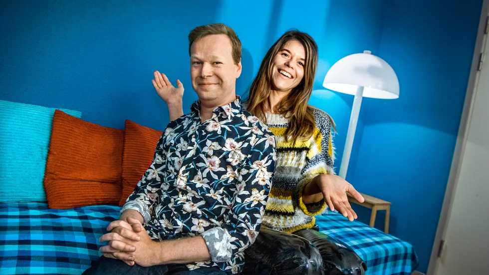 Johan Glans och Emma Molin utgör två femtedelar i ensemblen för "Om dessa väggar kunde cykla".