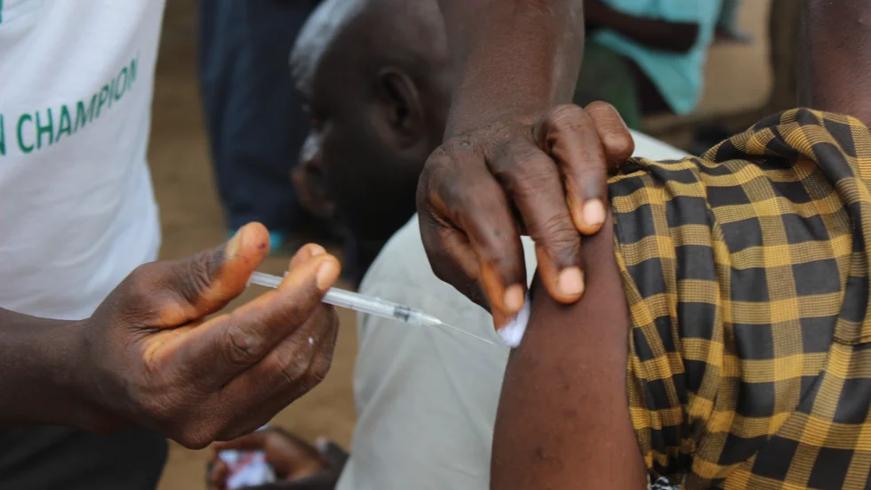 Låg vaccinationsgrad och risken för muterade varianter av coronaviruset oroar IMF:s ekonomer. Arkivbild