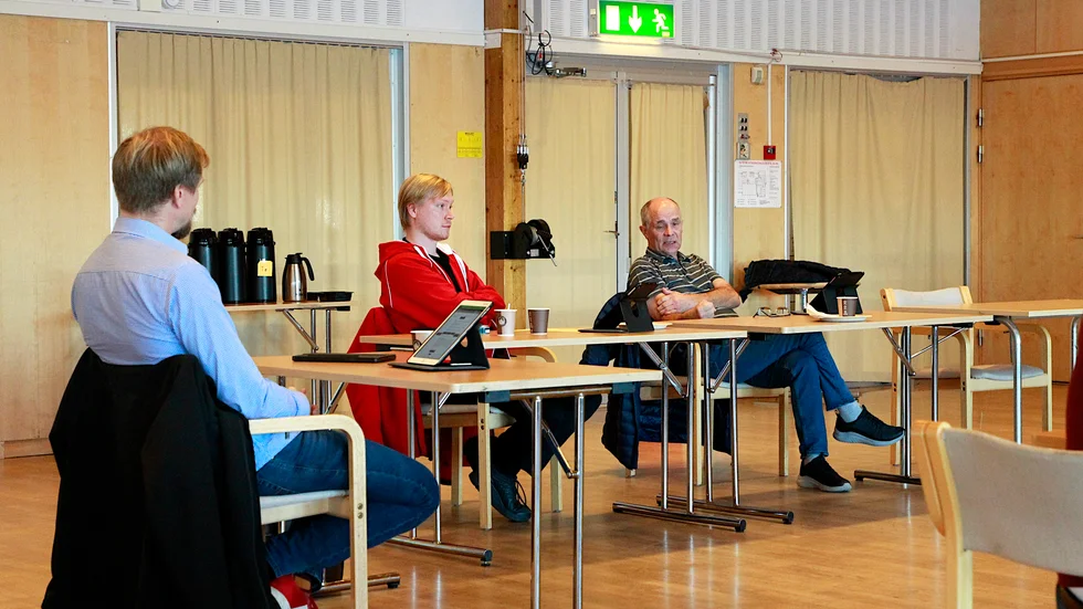 Per Lampinen (L), Erik Grähs (V) och Albert Lestander (V) var överens om att ekonomin sätter stopp för att ha kvar gymnasieskolan.