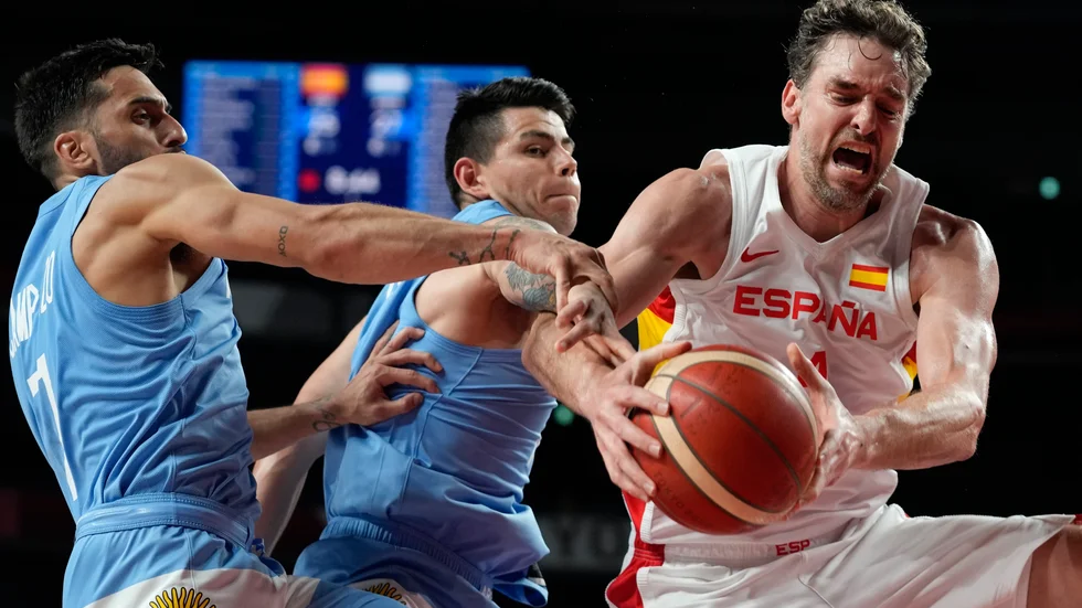 Pau Gasol, till höger, under OS i Tokyo. Det blev hans sista matcher i karriären.