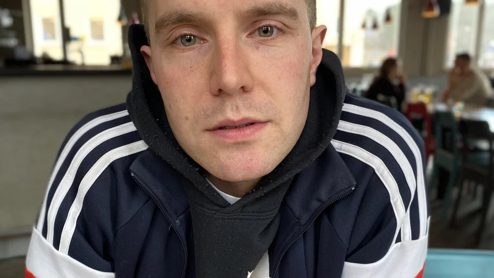 Elliot Baron har skrivit "Vi kommer med hjärta hem till dig".
