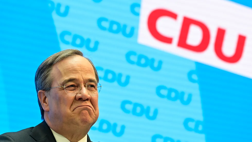 CDU:s ordförande Armin Laschet under en pressträff vid partiets högkvarter i Berlin efter Markus Söders besked.