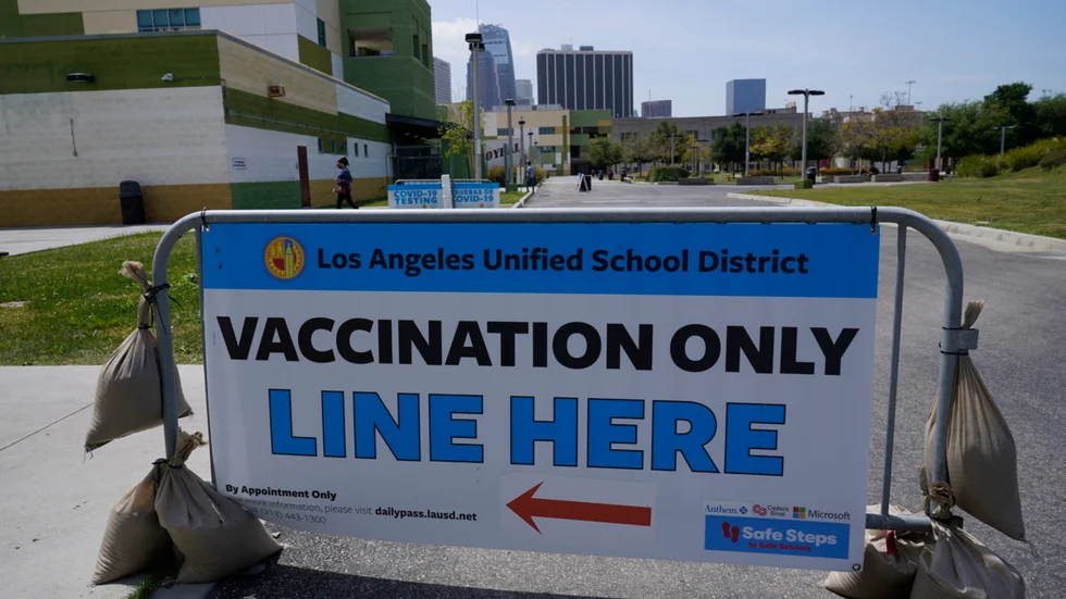 Redo för vaccination i Los Angeles den 15 april.