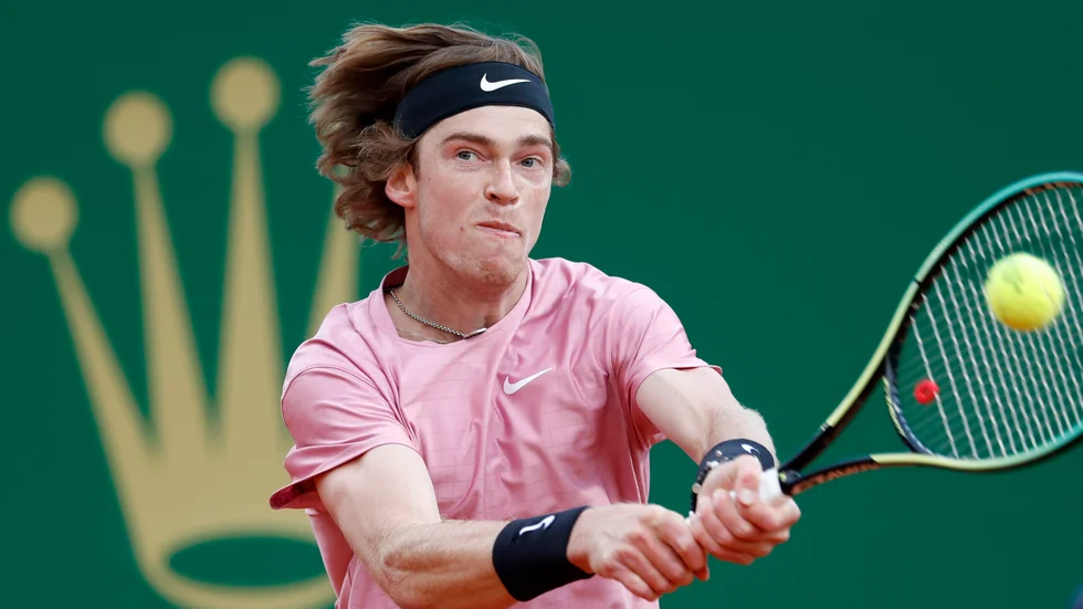 Andrej Rubljov slog ut Rafael Nadal från ATP-turneringen i Monte Carlo.