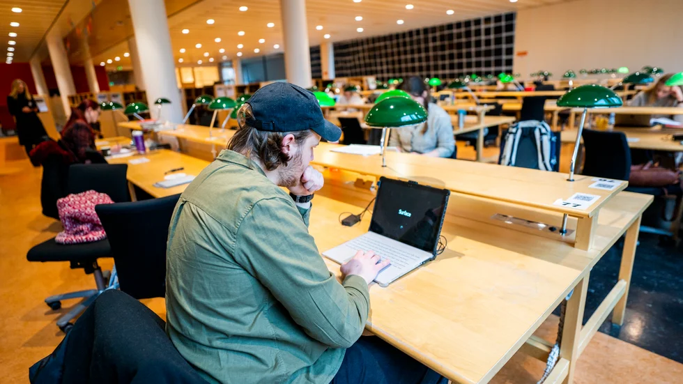 Något fler studenter får privatbudgeten att gå ihop i dag, jämfört med för tio år sedan, enligt CSN. Arkivbild.