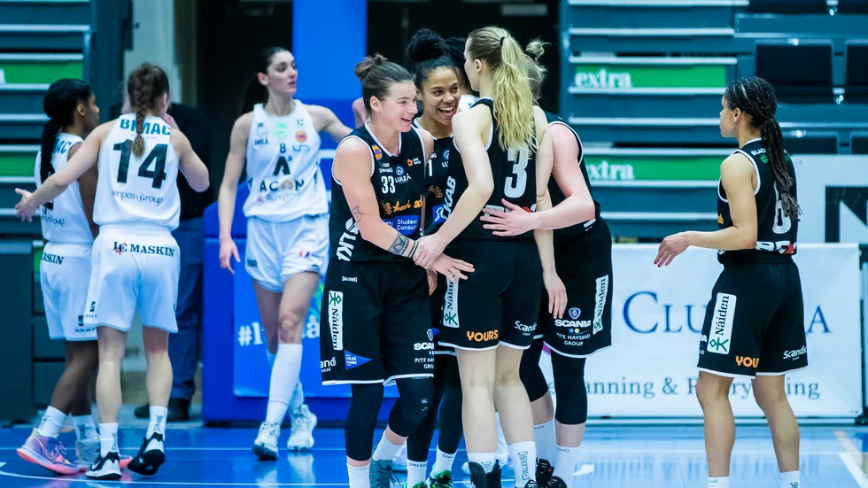 Luleå Basket övertygade i den andra semifinalen och avgjorde den tidigt. Nu leder Luleålaget matchserien med 2–1 i matcher. Maggie Lucas imponerade med sina 30 poäng.