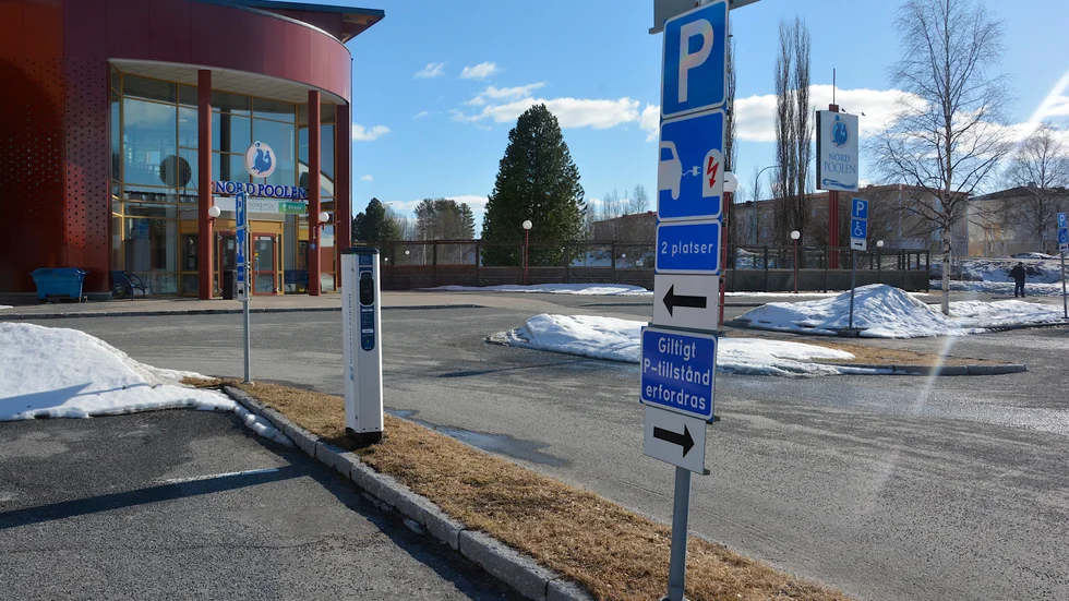En likadan laddstolpe med dubbla uttag kommer att sättas upp på sju ställen. Nordpoolen kommer att få en till.