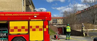 Brandlarm från bostadshus på Öster – rök men ingen eld