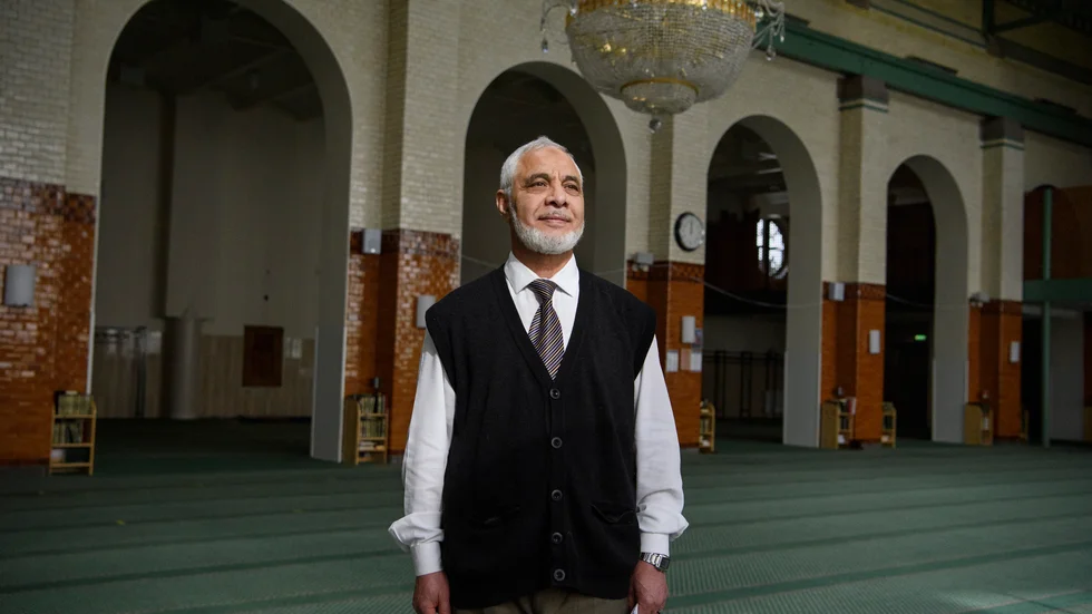 Mahmoud Khalfi, imam och direktör vid Stockholms moské, tycker det är tråkigt att se helgedomen stå tom.