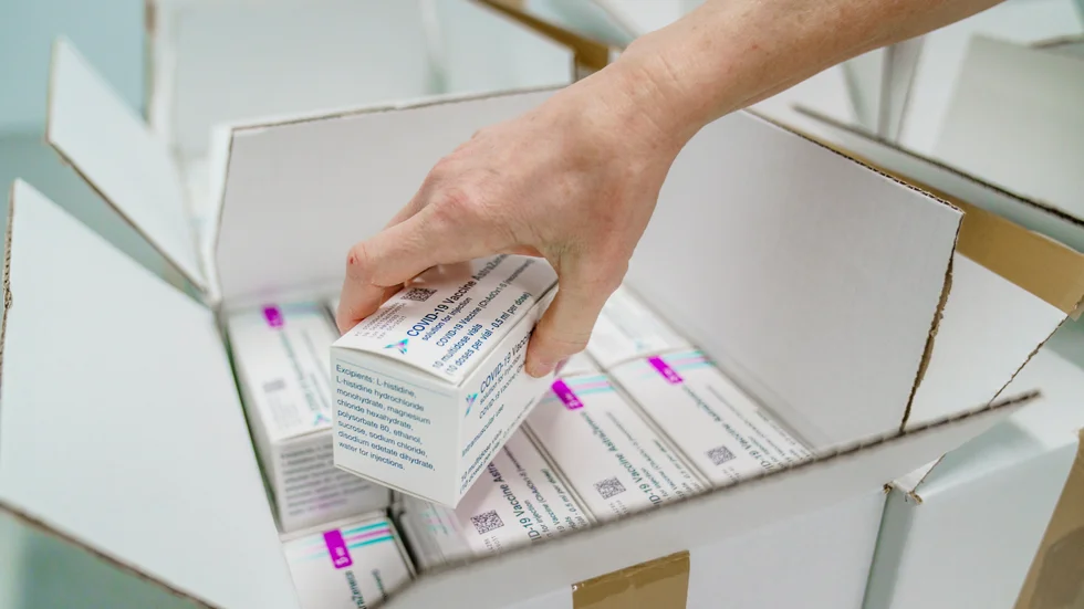 Vilka villkor gäller för förseningar i vaccinleveranserna, skriver Sten Lindholm.
