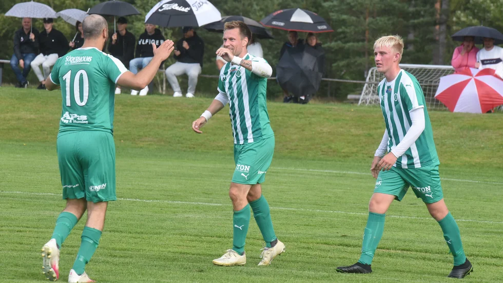 Storebro gjorde en bra insats mot serieledaren IF Ariel, men förlorade med 1-0. 