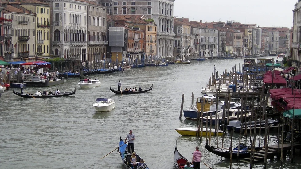 "Turistskatt – en engångsavgift på 50 kronor för alla som bor på öns hotell. I turismens epicentrum Venedig finns sedan länge ett system för detta som vi kan låta oss inspireras av."