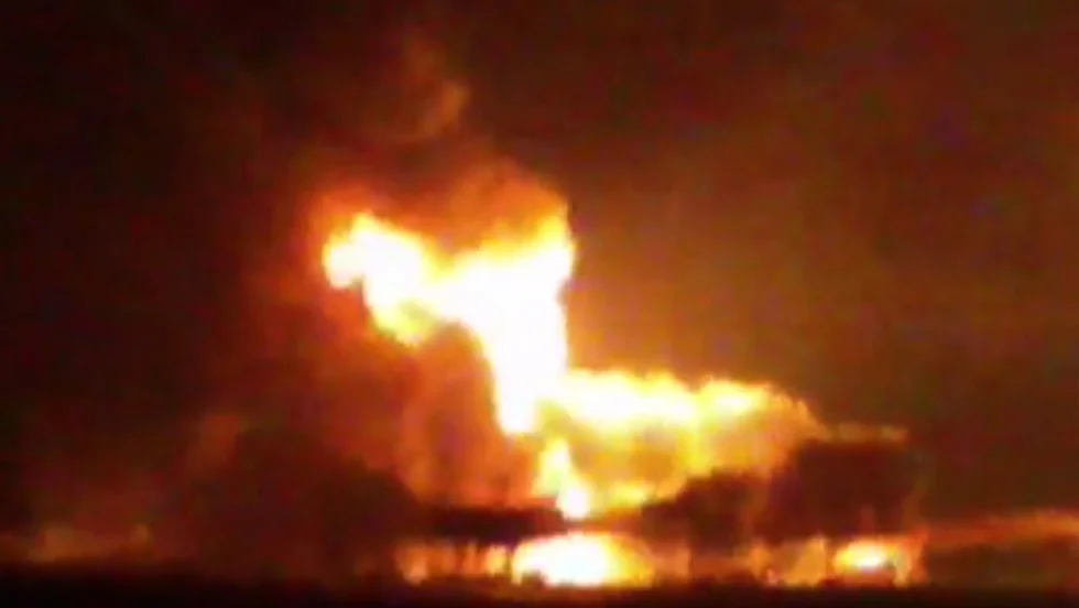 En tidigare brand på en oljeplattform utanför Campeche i Mexikanska gulfen. Arkivbild (från en video).