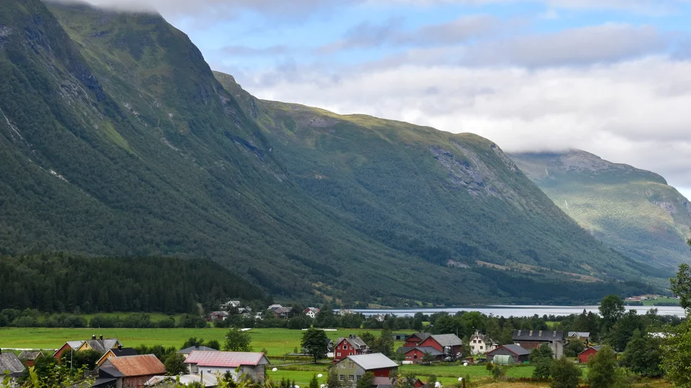 Velledalen i norska Sykkylven, där de två männen hittades döda på söndagskvällen.