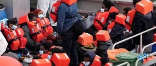 Hundra räddade i Engelska kanalen