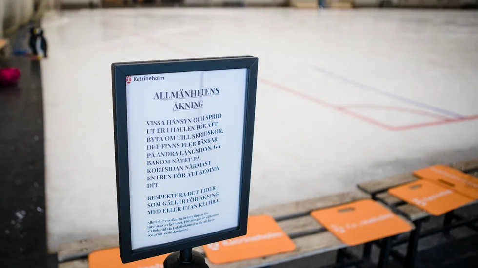 Jag läste i Kuriren att isarenan på Backavallen, som kräver energi för att inte isen ska smälta, är öppen för skridskoåkning.Är det verkligen nödvändigt? Skriver signaturen "O.Strutz, flanör".